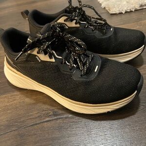 Skechers Black Sneakers with gold Accents size 8